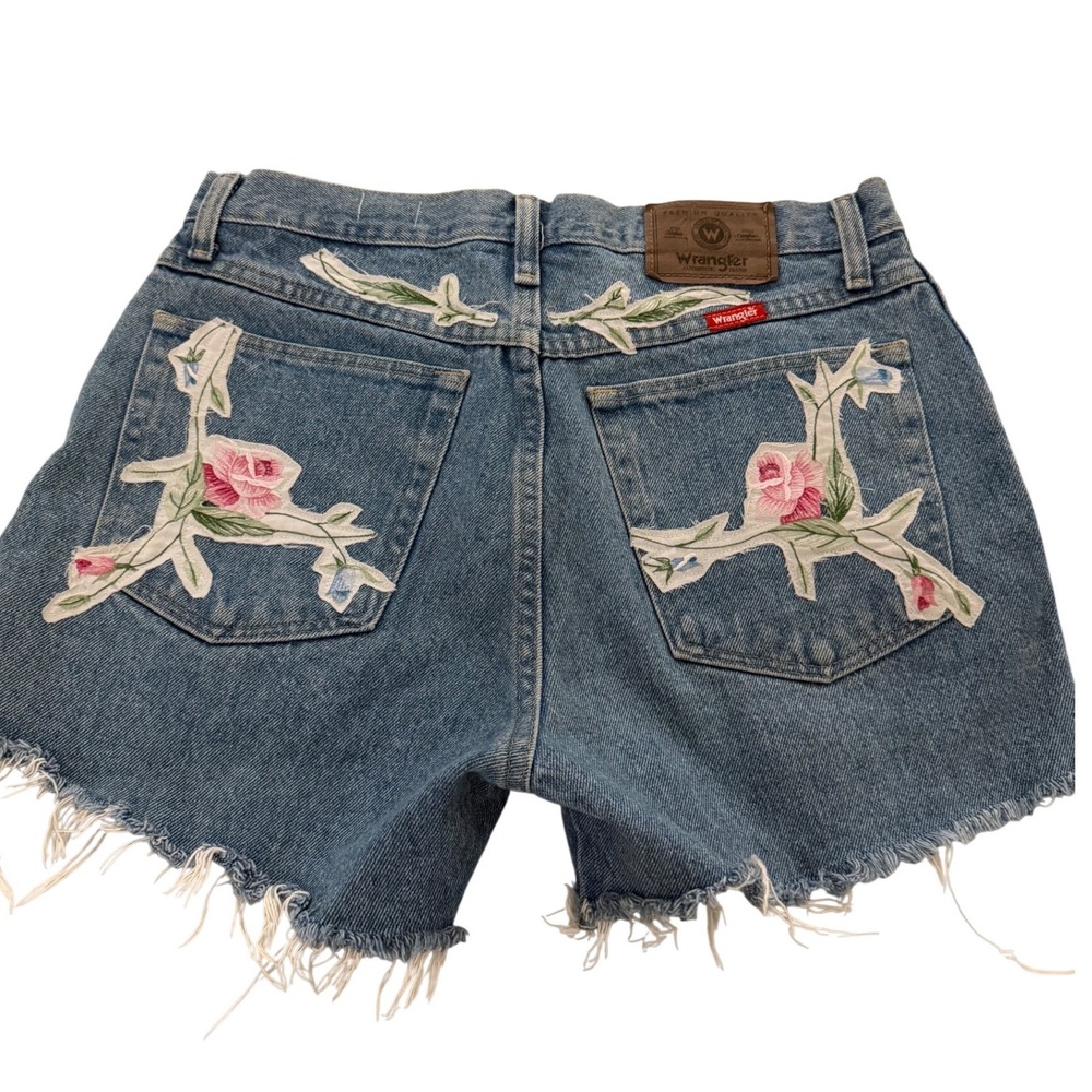 Wrangler Authentic Jeans Floral Embroidered Denim Shorts Medium Wash Cut Off 32